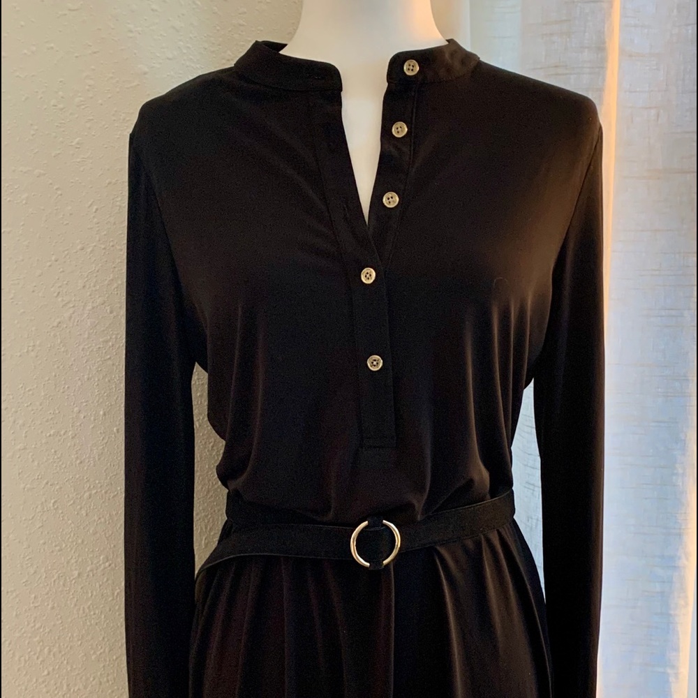 Great dress for the office or evening.